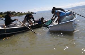 Lee más sobre el artículo Embarcación se voltea en el Lago de Chapala y deja un muerto
