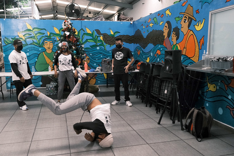 Lee más sobre el artículo Realizan actividades de danza con jóvenes migrantes del centro FM4 Paso Libre 