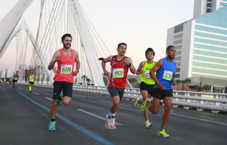 En este momento estás viendo Alberto Arrayga alcanza quinto lugar en Medio Maratón 21K de Guadalajara