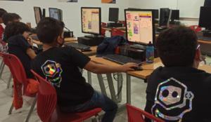 Lee más sobre el artículo Chapala: Estudiantes de EduWit participan en competencia mundial de robótica