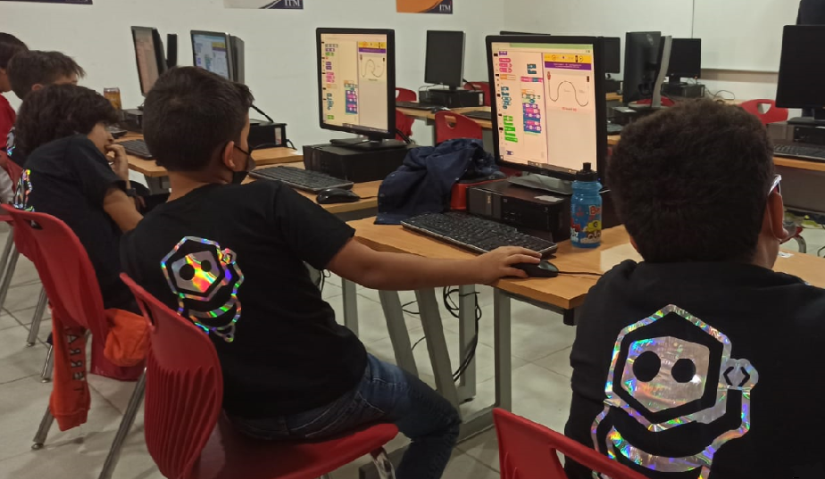 En este momento estás viendo Chapala: Estudiantes de EduWit participan en competencia mundial de robótica