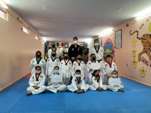 Lee más sobre el artículo Presentan taekwondoínes de Chapala examen de promoción de grados
