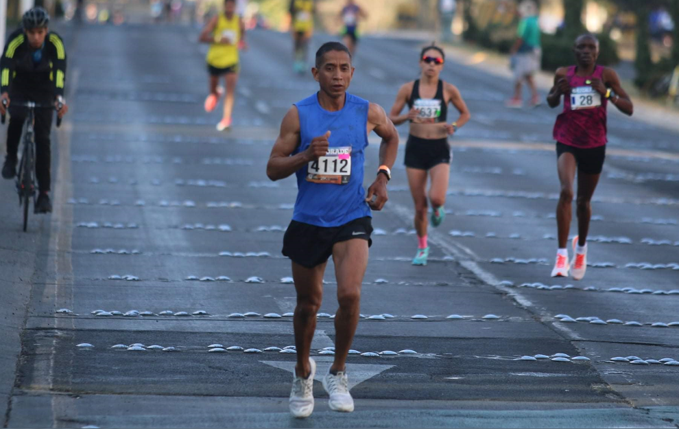 En este momento estás viendo Corredor de Chapala logra quinto lugar en Medio Maratón de Zapopan