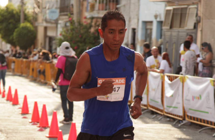 Lee más sobre el artículo Atleta de Chapala completa en segundo lugar la carrera de Las Crucitas