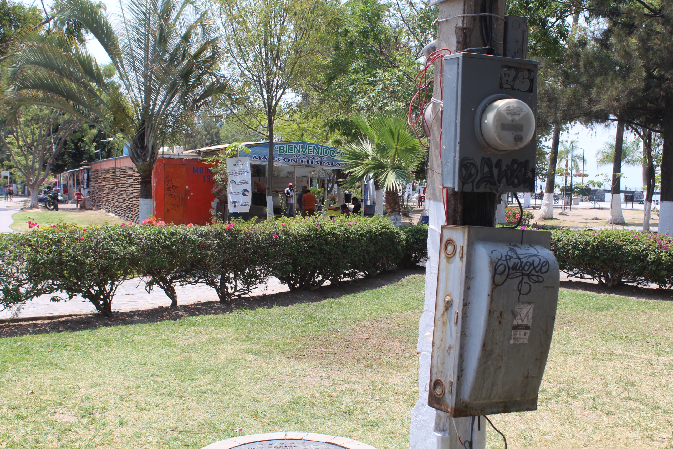 En este momento estás viendo Buscan conexiones eléctricas seguras para comercios del malecón de Chapala