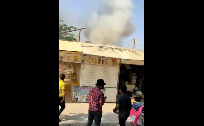 En este momento estás viendo Cortocircuito provoca incendio de local comercial en malecón de Chapala