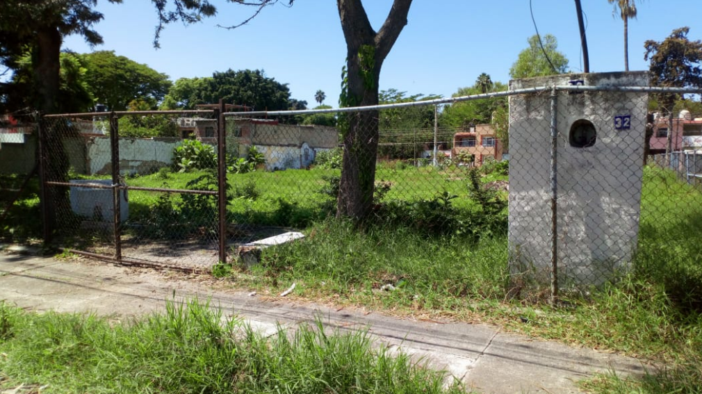 Lee más sobre el artículo Tras seis años, sigue en abandono terreno donado por Chapala a la UdeG