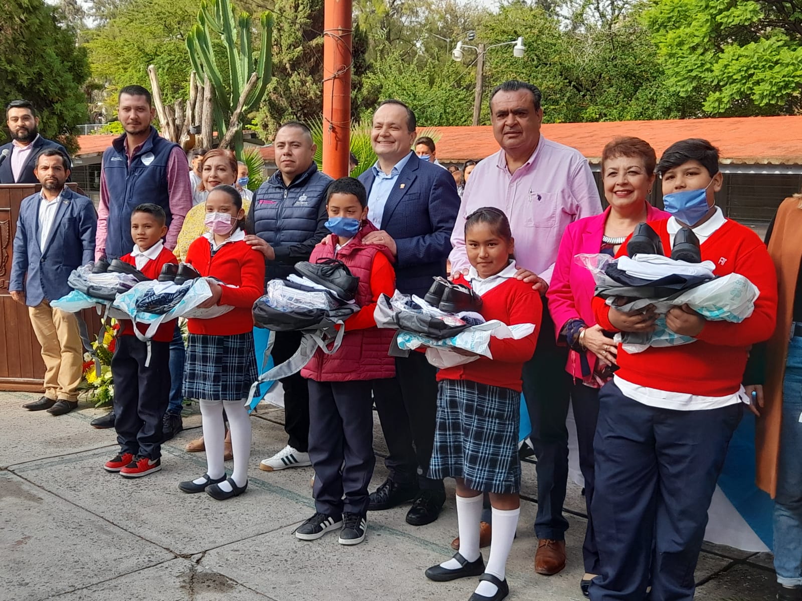 Lee más sobre el artículo Arranca en Chapala la entrega de útiles escolares del programa RECREA