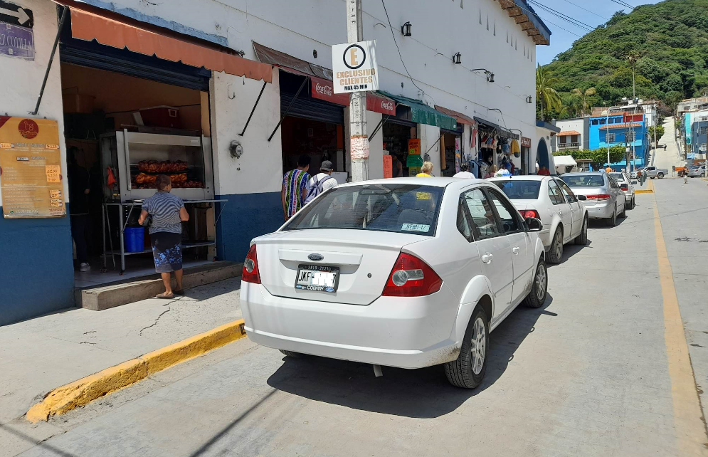 En este momento estás viendo Regulan uso de estacionamientos en torno al Mercado Municipal