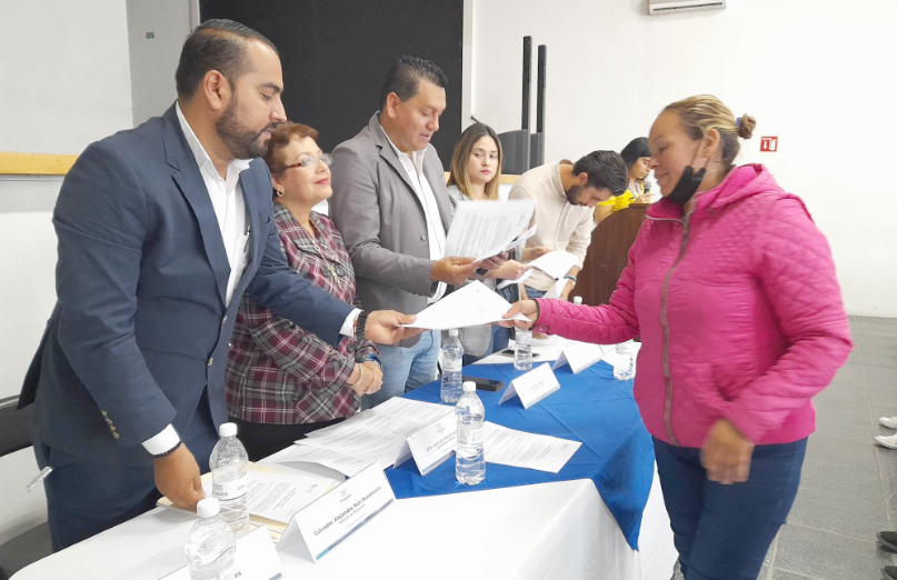 En este momento estás viendo Entregan 26 apoyos de Becas Jalisco en Chapala