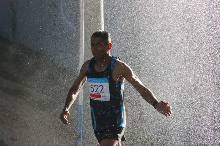 En este momento estás viendo Sube al podio Alberto Arrayga en Maratón Internacional de Guadalajara