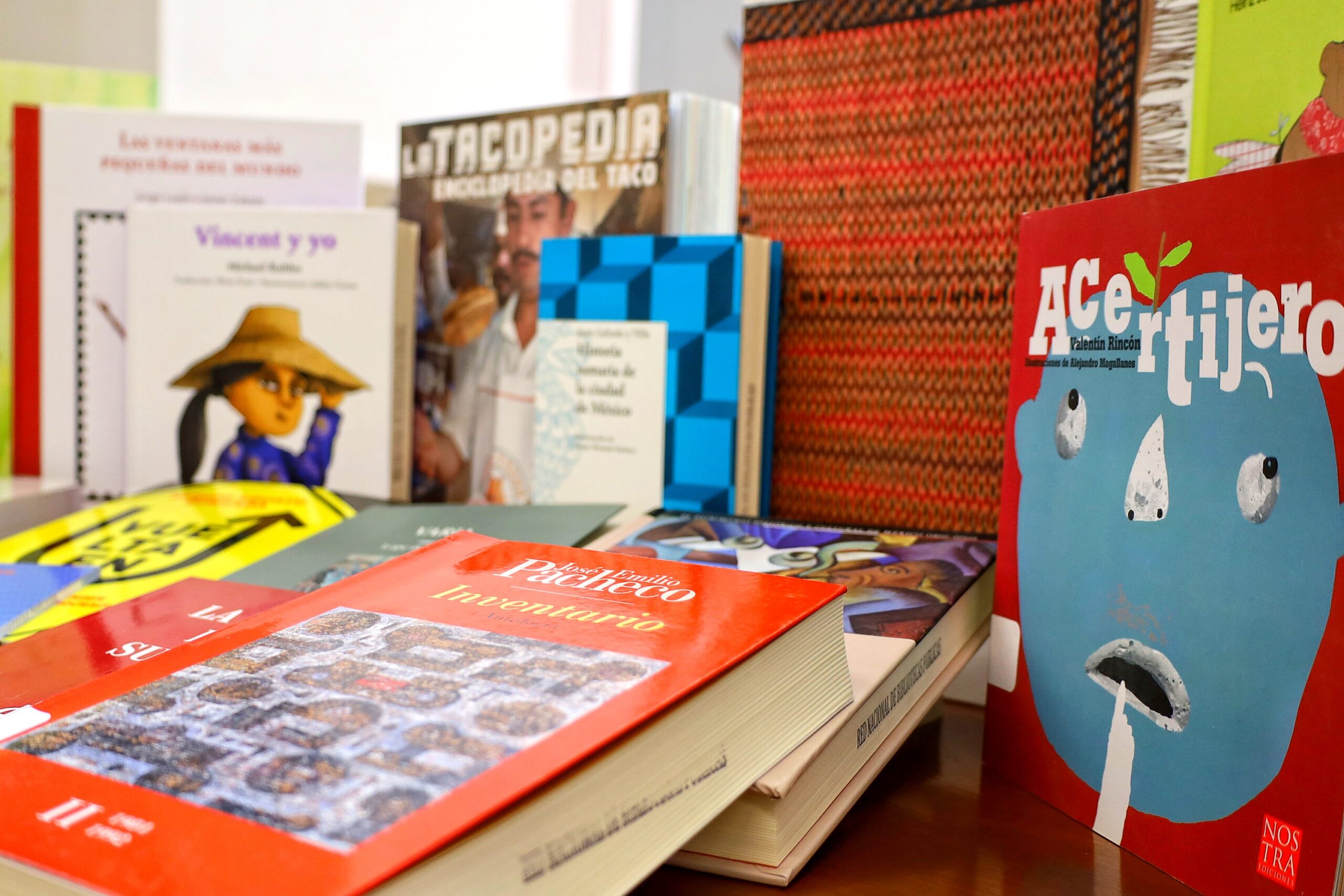 En este momento estás viendo <strong>Reciben bibliotecas de Jalisco más de 6 mil libros, </strong> <strong>en el marco de la Capital Mundial del Libro </strong>