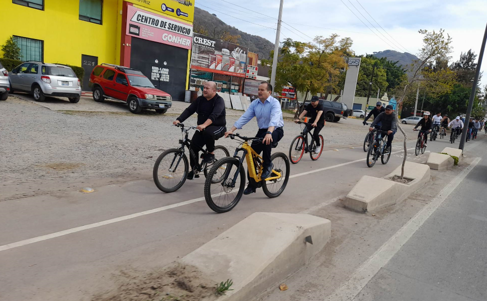 Lee más sobre el artículo Entrega Enrique Alfaro obra terminada de la ciclovía Chapala-Jocotepec