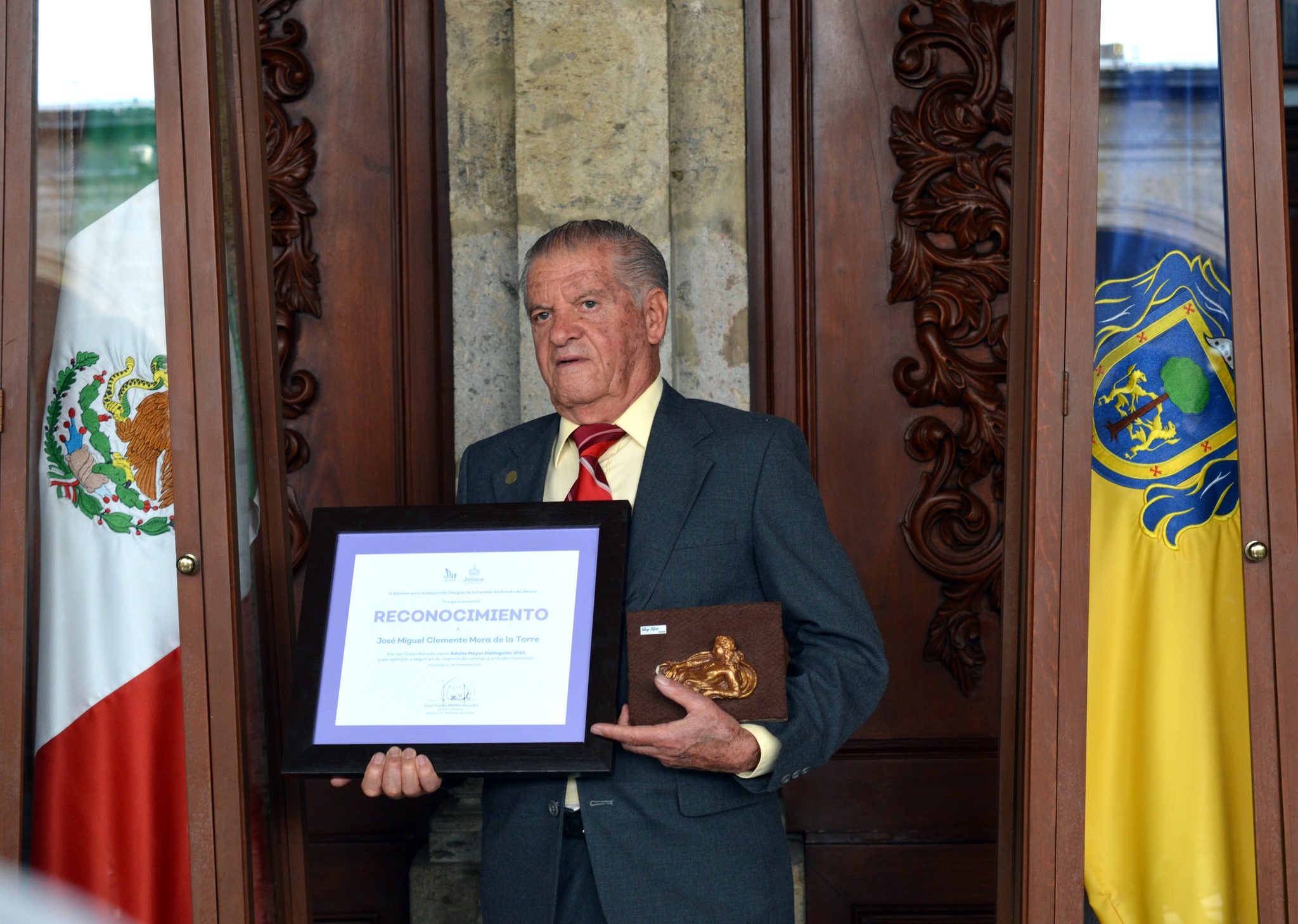 En este momento estás viendo Galardonan al pintor Miguel Mora como Adulto Mayor Distinguido 2022