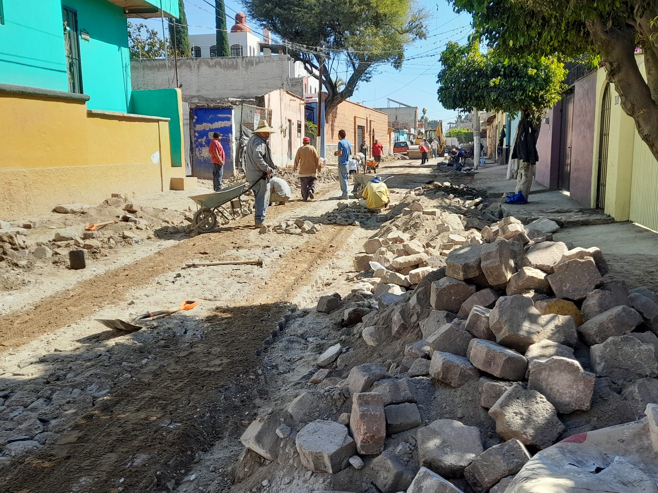 En este momento estás viendo Piden a Gobernador que intervenga en tema de huellas de adoquín en Ajijic