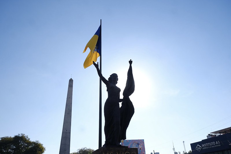 Lee más sobre el artículo Izamiento de Bandera de Jalisco en Plaza de la República  