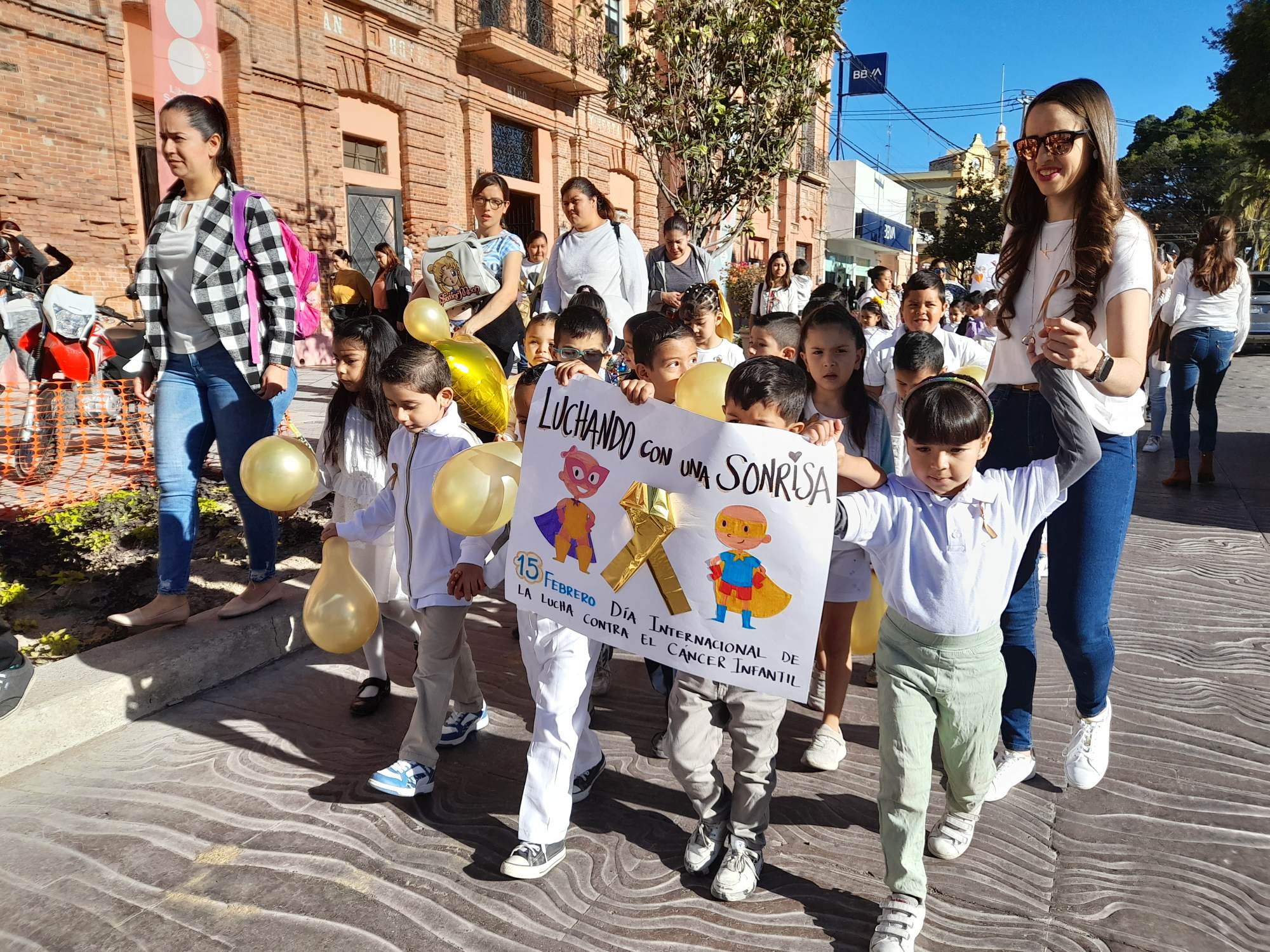 En este momento estás viendo Con caminata conmemoran el Día Internacional del Cáncer Infantil en Chapala