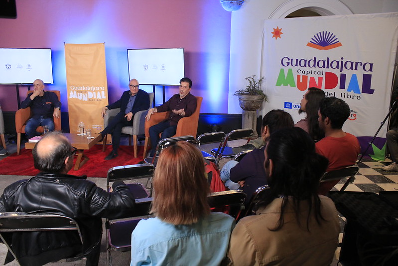 En este momento estás viendo Mesa de diálogo sobre ensayo y humor