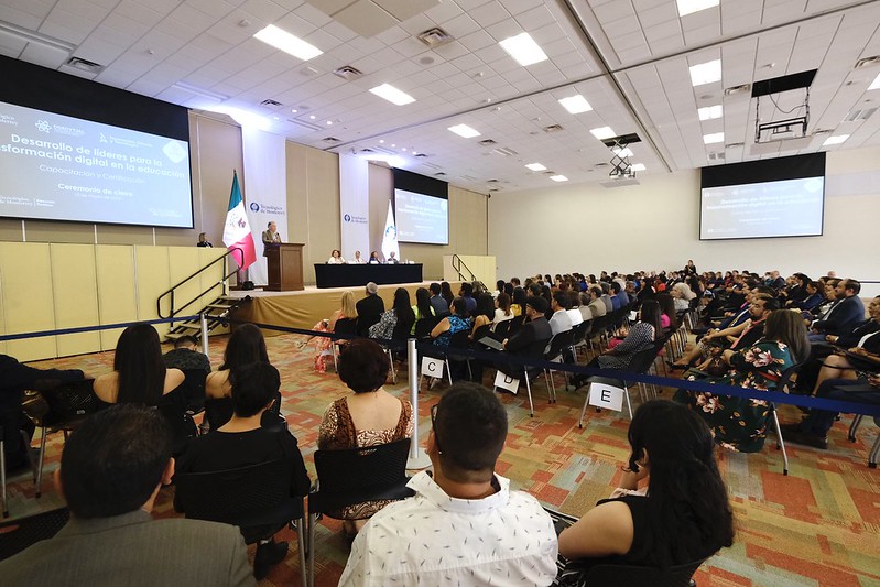 En este momento estás viendo <strong>Certifican a profesores líderes en la transformación digital en la Educación Superior</strong>