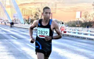 Lee más sobre el artículo Alberto Arrayga culmina en el quinto puesto en Medio Maratón 21K de Guadalajara