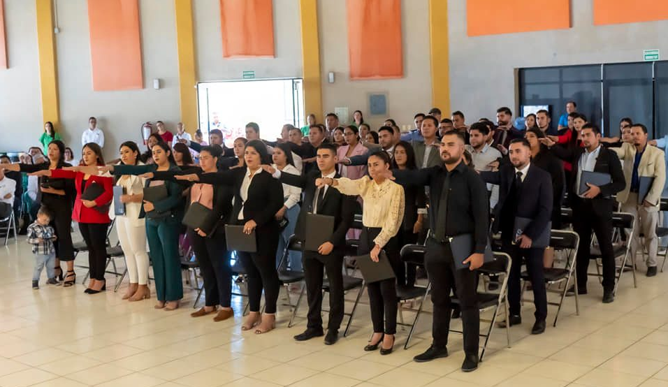 En este momento estás viendo Entregan títulos a 55 egresados del Tecnológico Superior de Jalisco, Campus Chapala