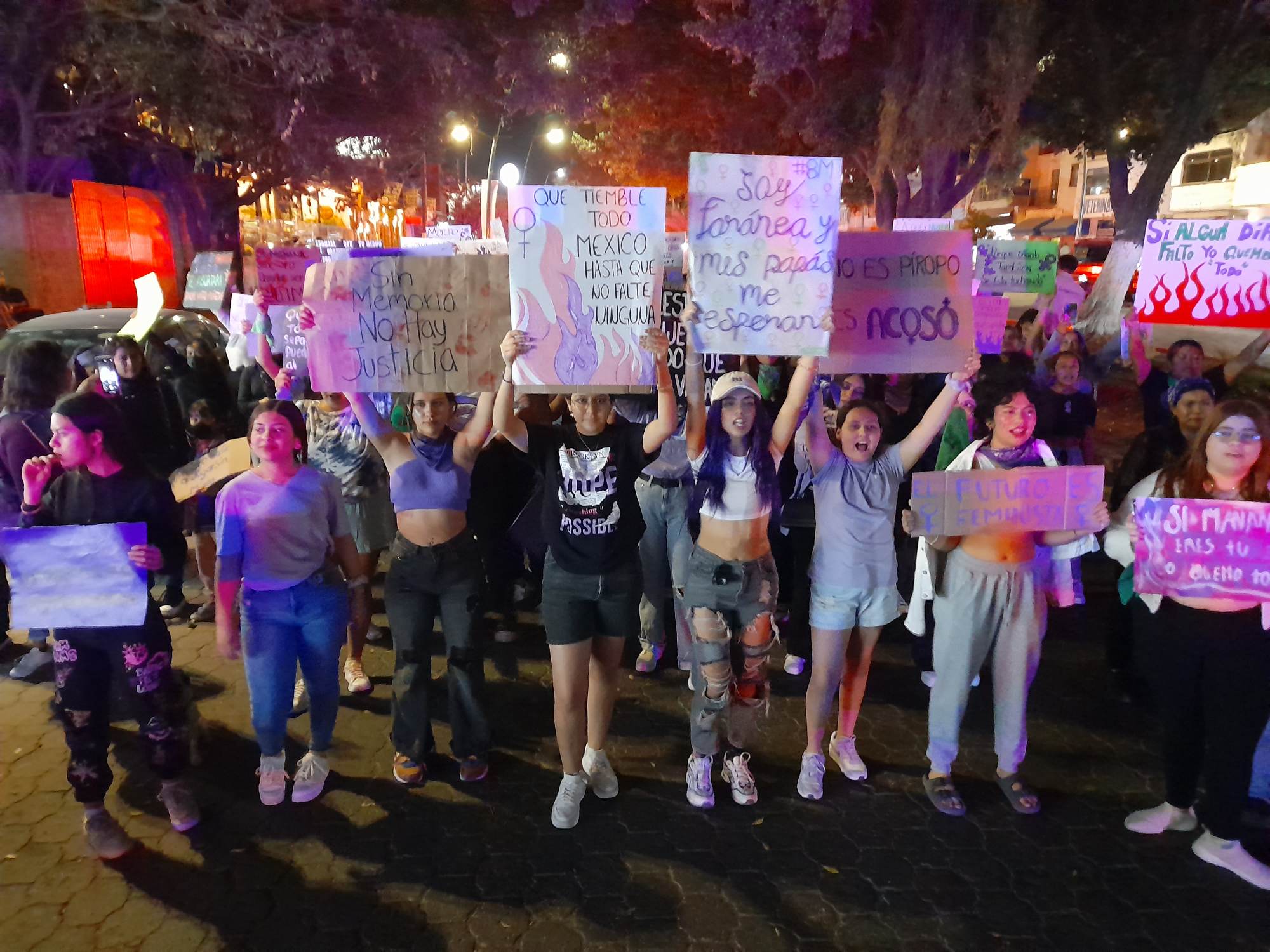 En este momento estás viendo “Estamos hartas, ni una más”, gritan feministas en Chapala