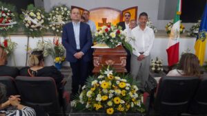 Lee más sobre el artículo Despiden con homenaje al ex alcalde de Chapala, José Guadalupe Padilla