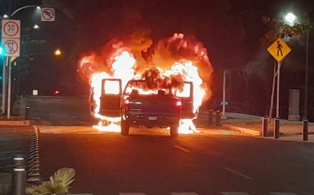 En este momento estás viendo Una camioneta ardió en llamas tras un corto circuito