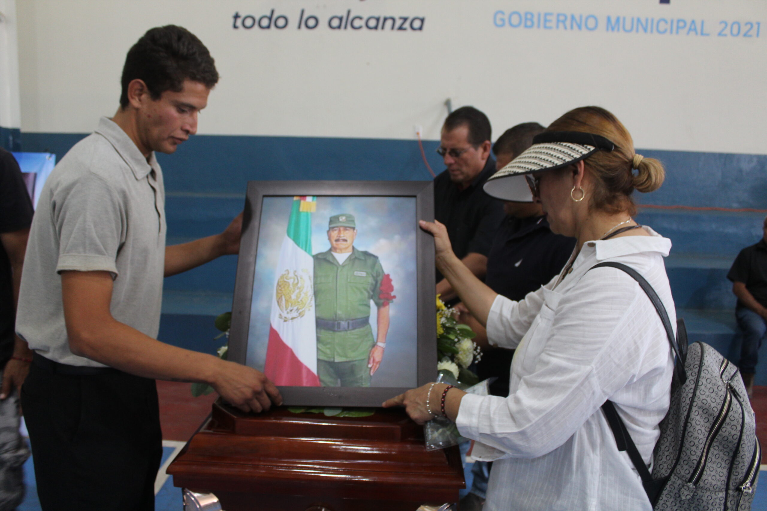 En este momento estás viendo Destacan trayectoria de Rigoberto Segura como director de la Banda de Guerra Municipal de Chapala