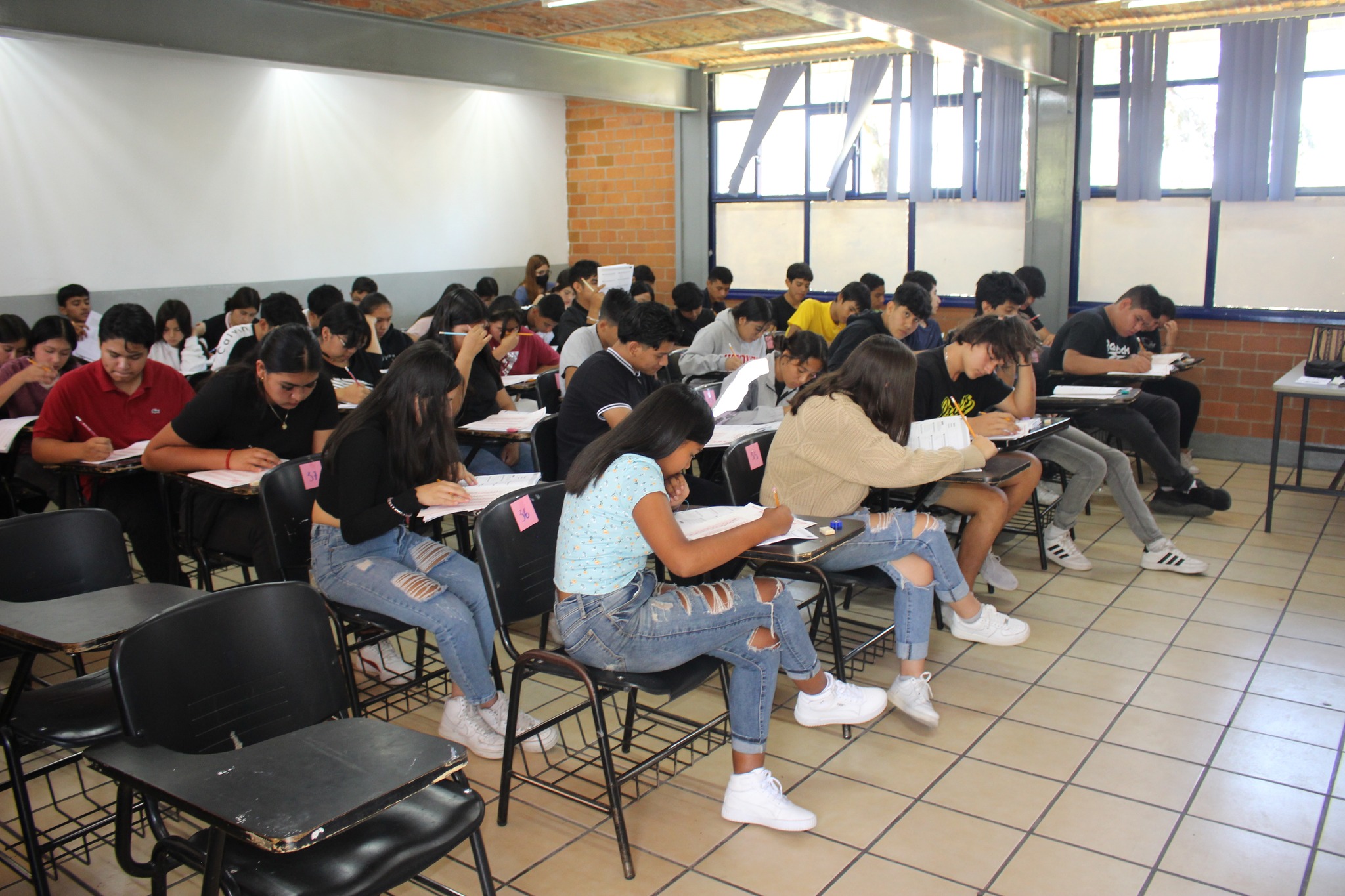 En este momento estás viendo Aplican examen PIENSE II más de 500 aspirantes a la preparatoria de Chapala