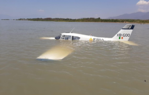Lee más sobre el artículo Avioneta realiza acuatizaje de emergencia en el Lago de Chapala