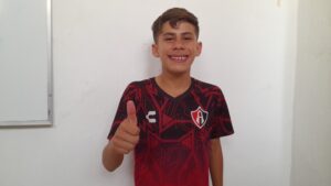 Lee más sobre el artículo El chapalense Santi Gutiérrez firma con el Atlas para la Sub-14