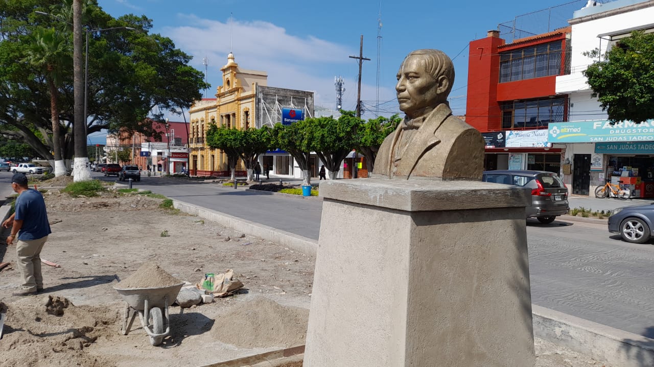 En este momento estás viendo Reubican el busto de Benito Juárez