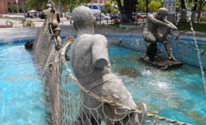 Lee más sobre el artículo Roban brazo a estatua de la Fuente Pescadores