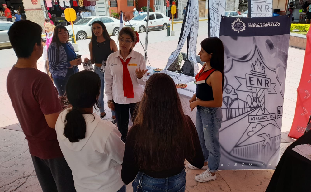 En este momento estás viendo Realizan primera Feria Universitaria en Chapala