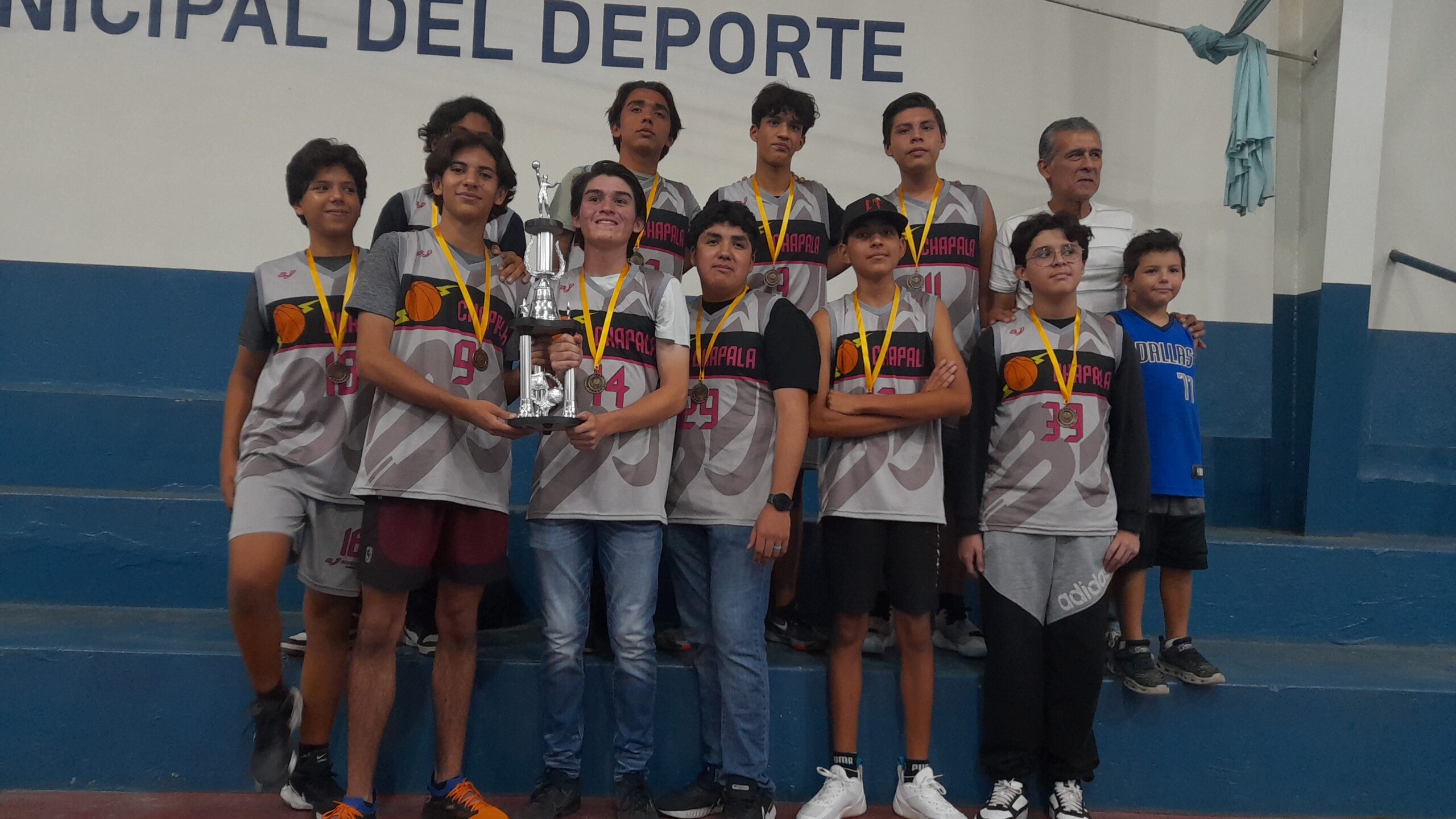 En este momento estás viendo Premian a los mejores del Segundo Torneo Juvenil de Basquetbol Sub-18