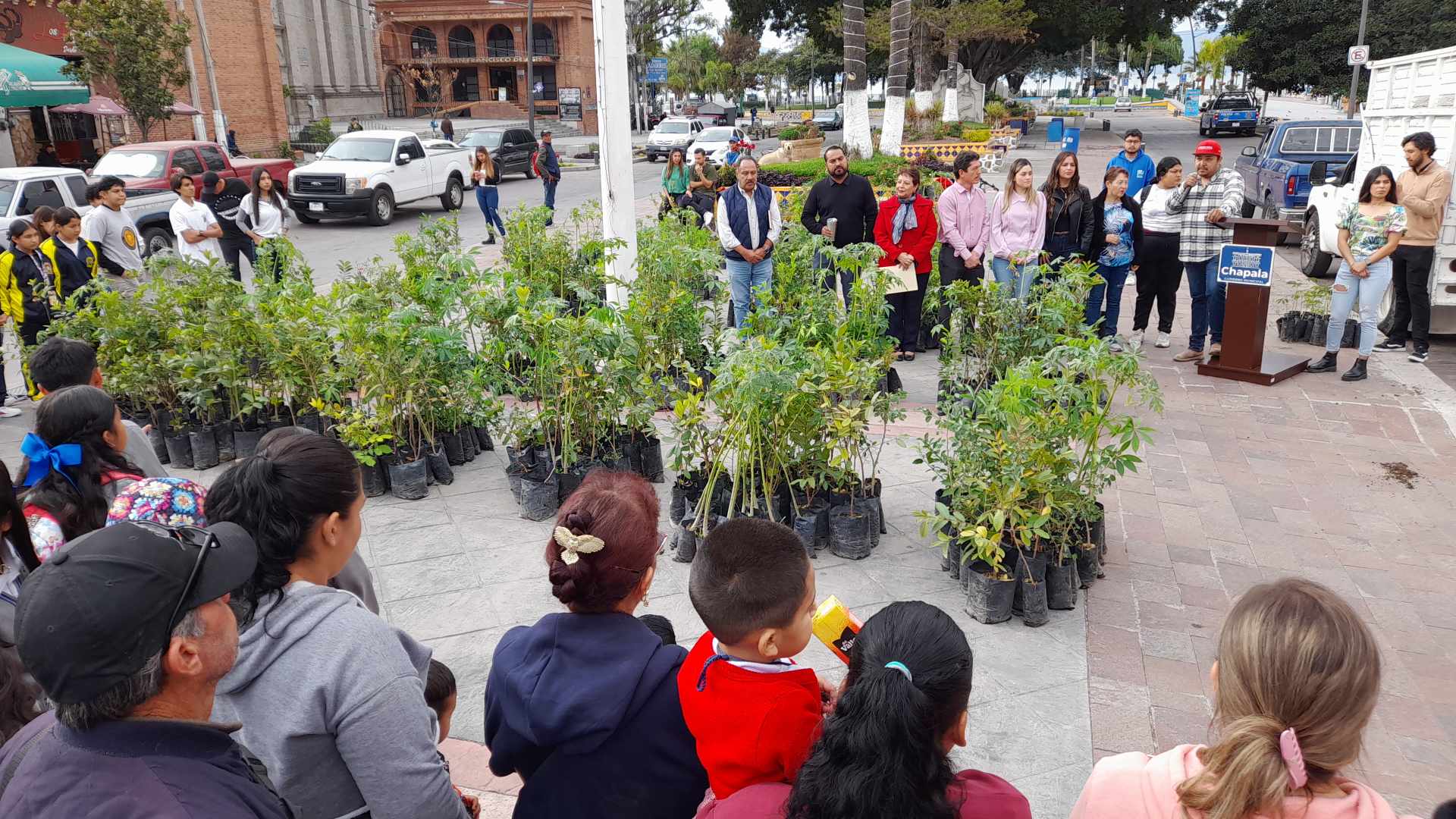 En este momento estás viendo Arranca el programa Creciendo Juntos con la donación de mil 500 árboles y plantas