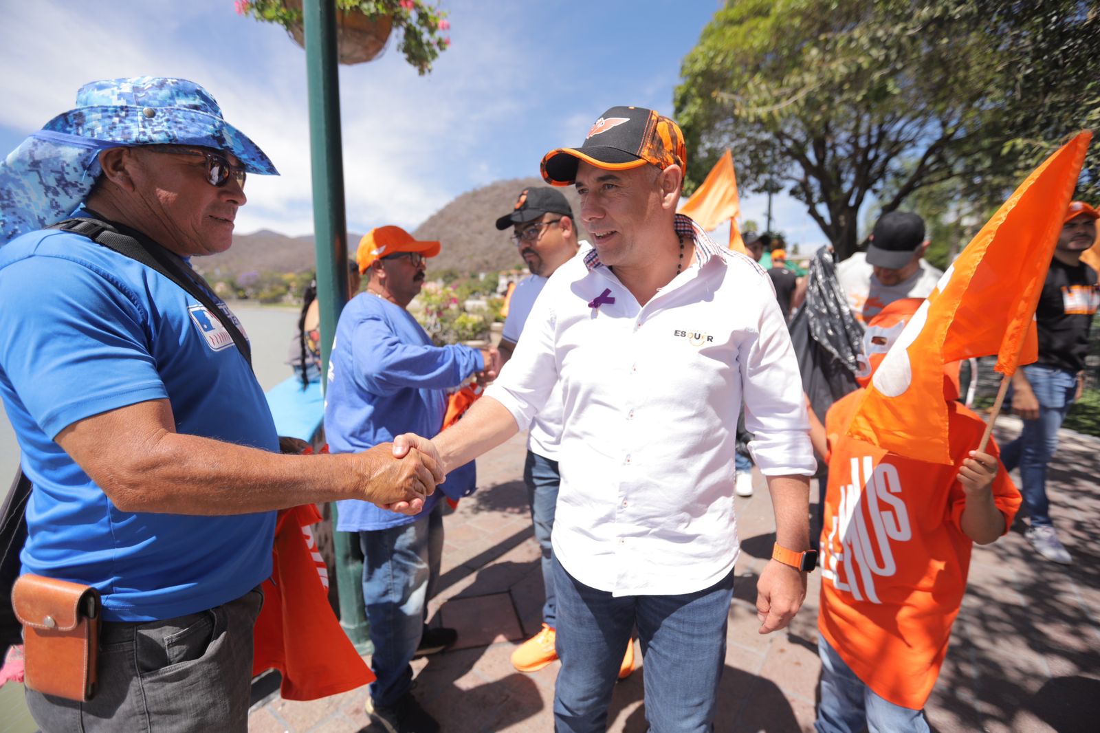 Lee más sobre el artículo Se compromete Alberto Esquer a mejorar las condiciones de los comerciantes del malecón de Chapala