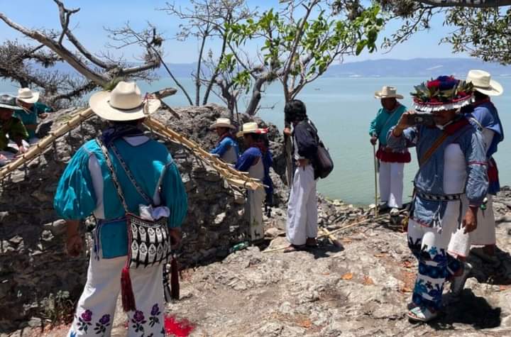 En este momento estás viendo Realizan renovación del Xiriki en sitio sagrado de la Isla de los Alacranes