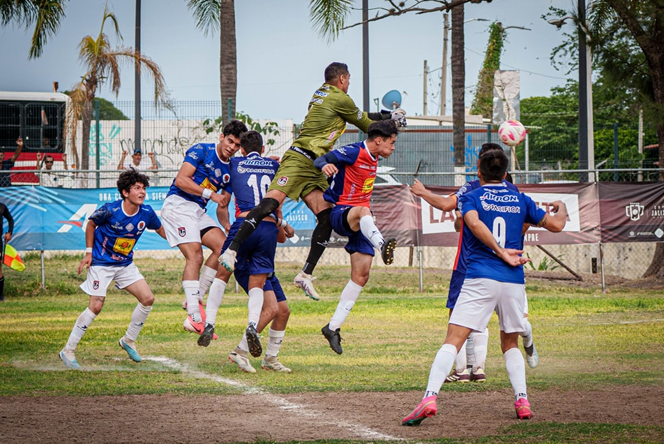 En este momento estás viendo Tomatlán vence a Chapala y saca ventaja