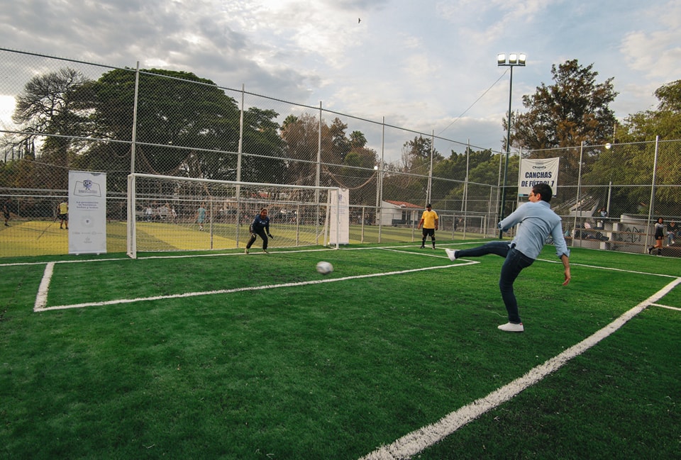 En este momento estás viendo Entregan rehabilitación de cancha de futbol 7 en Chapala