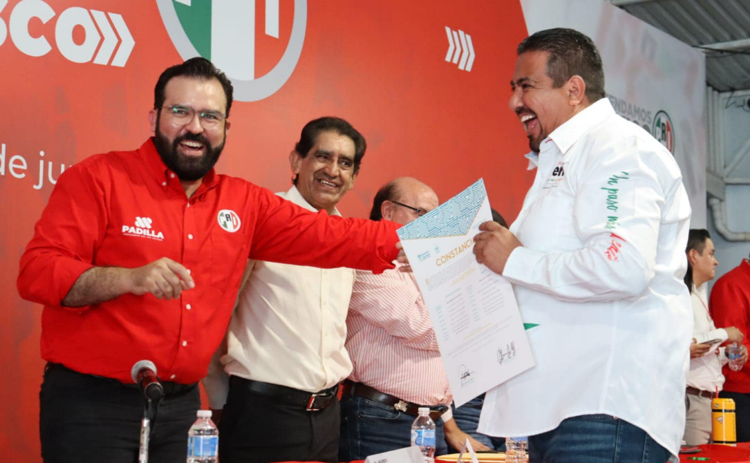 En este momento estás viendo Heriberto García recibe constancia de mayoría como alcalde electo de Ixtlahuacán de los Membrillos