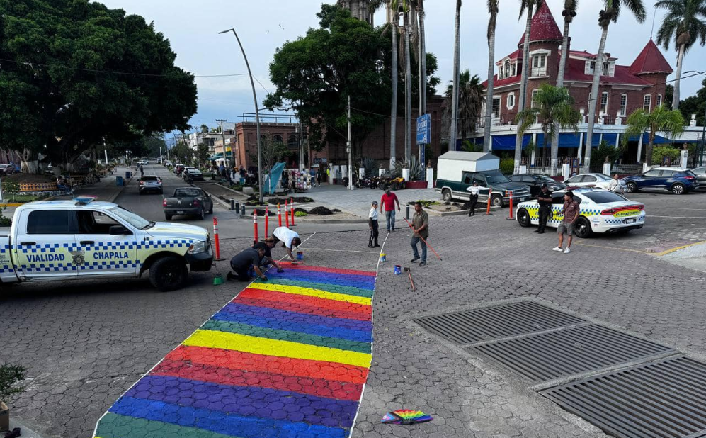 En este momento estás viendo Se une Chapala a la conmemoración del Día Internacional del Orgullo LGBTTTIQ+