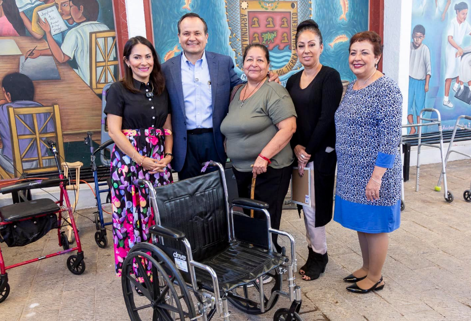 En este momento estás viendo Entrega DIF Chapala aparatos funcionales enviados por los hijos ausentes