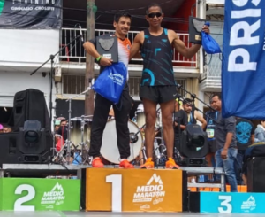 Lee más sobre el artículo Gana Alberto Arrayga primer lugar en el Medio Maratón de Tlajomulco