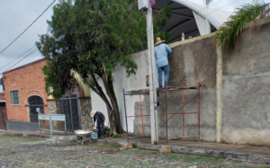 Lee más sobre el artículo Comienzan trabajos para el proyecto de murales en primaria de San Antonio Tlayacapan