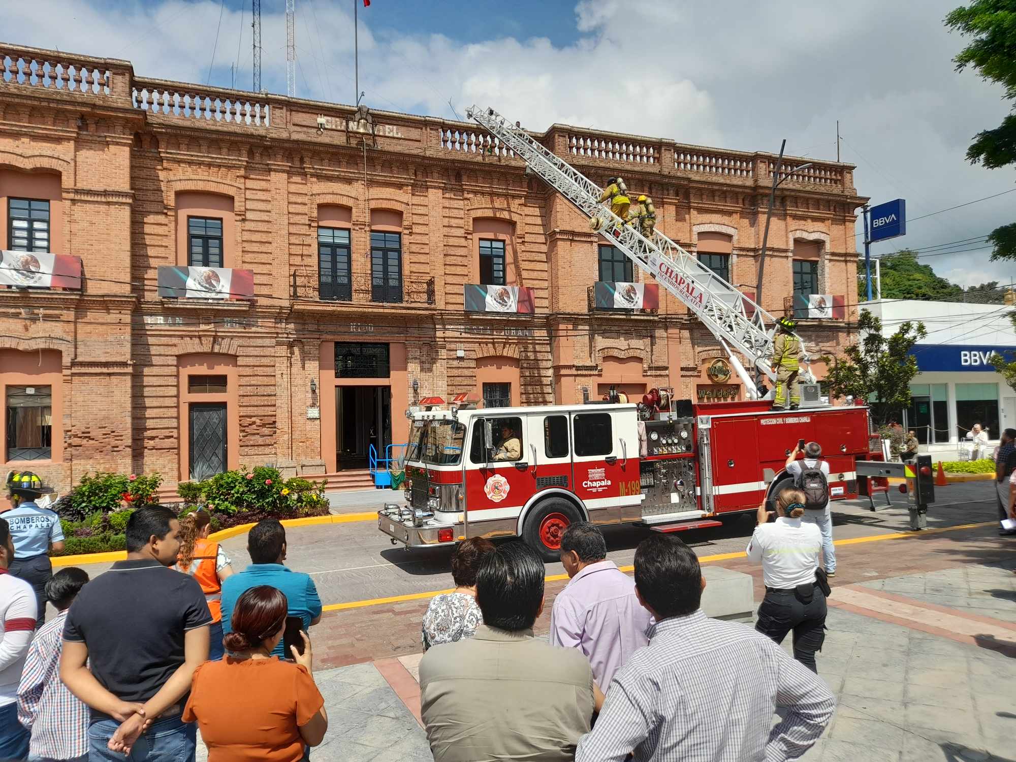 En este momento estás viendo Muestran rescate de personas en simulacro de sismo en Chapala