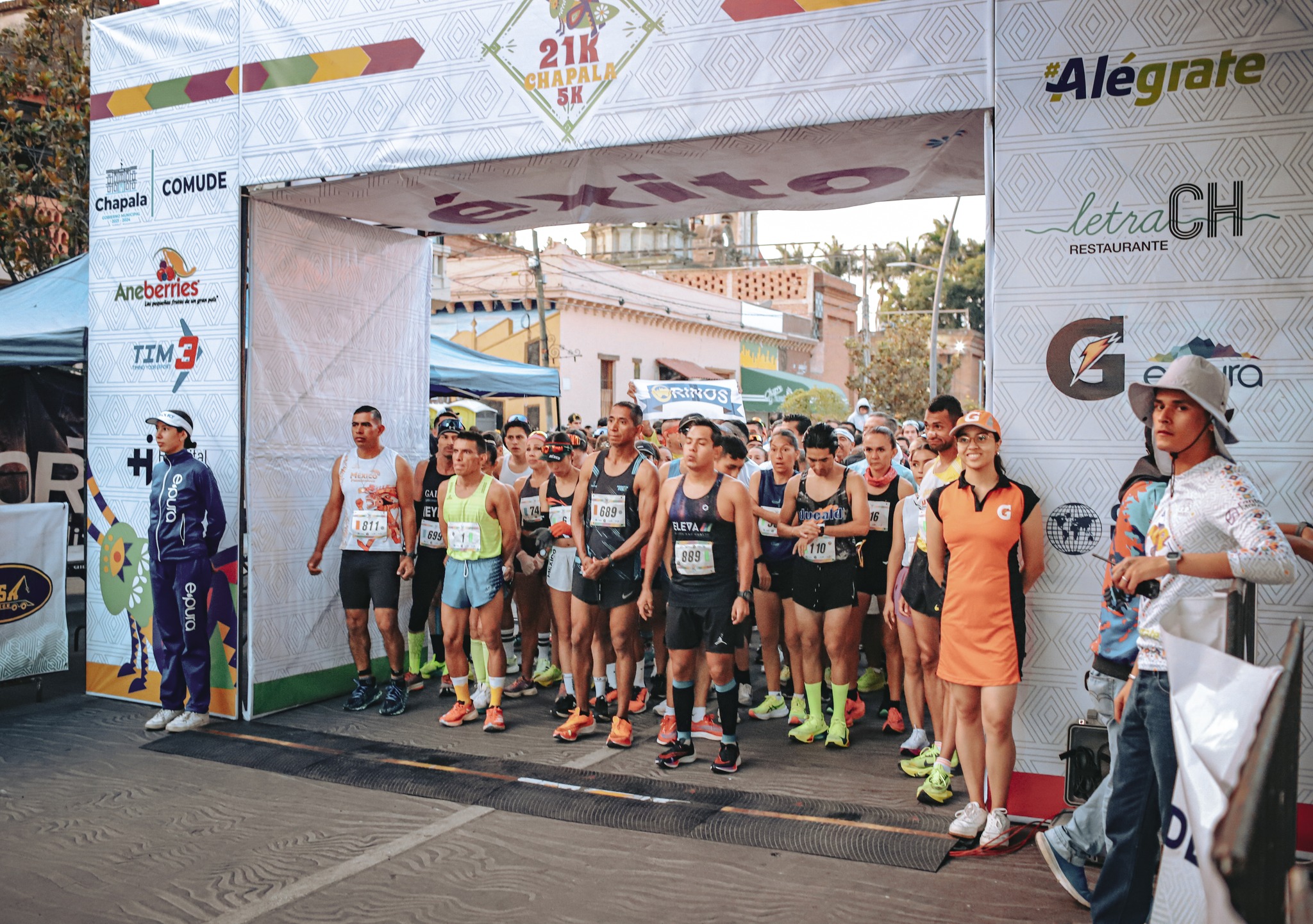 En este momento estás viendo Atletas de Chapala brillan y ganan en el Medio Maratón 21k y 5k