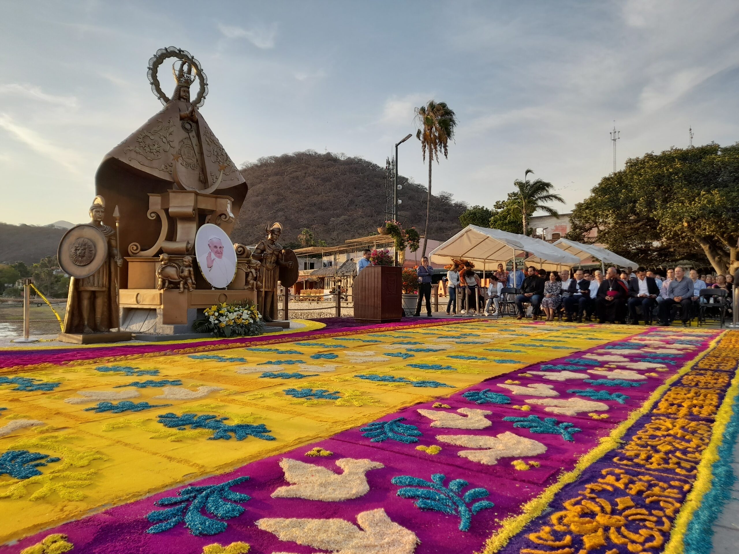 En este momento estás viendo Chapala rinde emotivo homenaje al Papa Francisco en el malecón