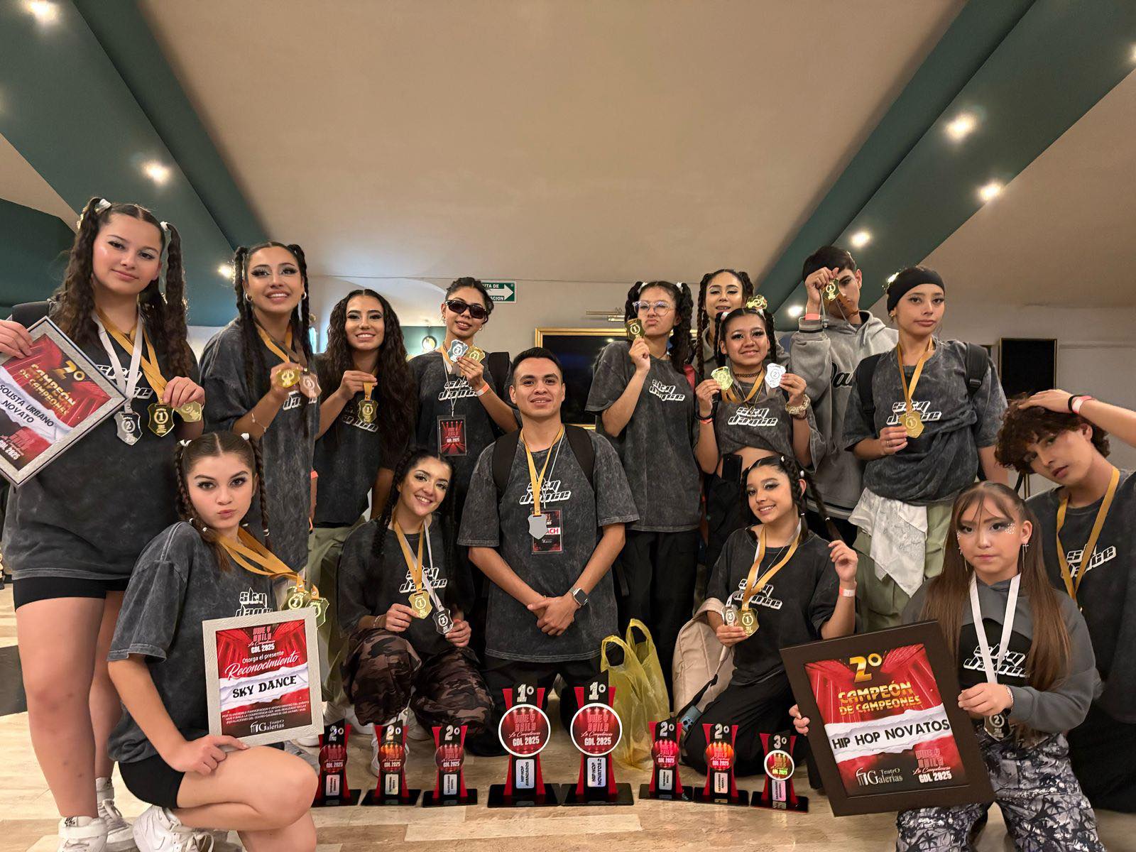 Lee más sobre el artículo Sky Dance Studios gana ocho medallas en concurso de baile